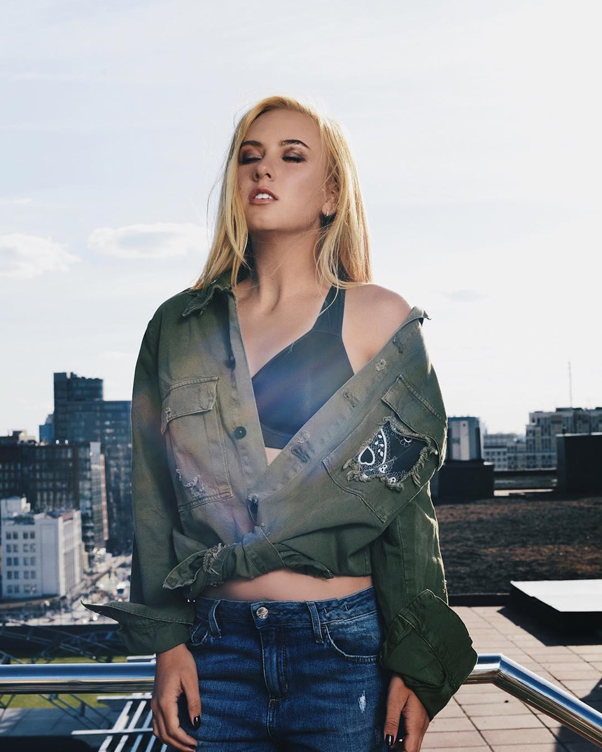 Sau chiến thắng vang dội, Potapova nhận được nhiều lời khen của người hâm mộ. "Xinh đẹp và tài năng, chúc những điều tốt đẹp nhất đến với bạn để giành chức vô địch giải đấu", "Quần vợt Nga sẽ thống trị trở lại" hay "Potapova, một Sharapova mới trên sân đấu ở Pháp mở rộng 2019", một số cổ động viên bình luận. Sau chiến thắng vang dội, Potapova nhận được nhiều lời khen của người hâm mộ. "Xinh đẹp và tài năng, chúc những điều tốt đẹp nhất đến với bạn để giành chức vô địch giải đấu", "Quần vợt Nga sẽ thống trị trở lại" hay "Potapova, một Sharapova mới trên sân đấu ở Pháp mở rộng 2019", một số cổ động viên bình luận.