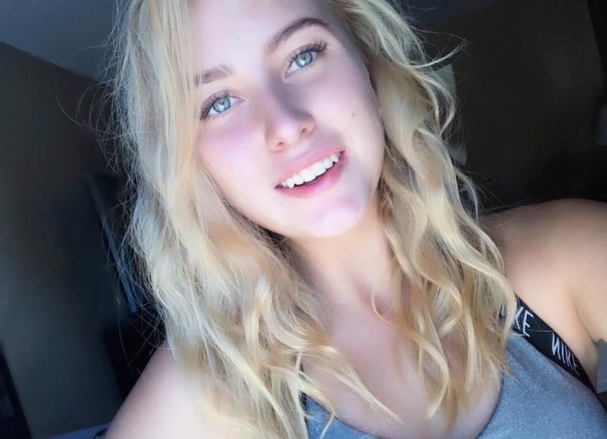 Chiến thắng trước Kerber giúp tên tuổi của Potapova nổi lên. Hiện Instagram của cô đã có hơn 35 nghìn lượt theo dõi. Có tài và có sắc, Potapova hứa hẹn nối gót những đàn chị nổi tiếng để tiến xa ở làng banh nỉ. Chiến thắng trước Kerber giúp tên tuổi của Potapova nổi lên. Hiện Instagram của cô đã có hơn 35 nghìn lượt theo dõi. Có tài và có sắc, Potapova hứa hẹn nối gót những đàn chị nổi tiếng để tiến xa ở làng banh nỉ.