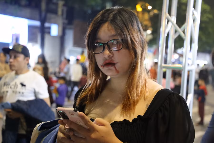 Màn hóa trang thành các nhân vật từ hoạt hình dễ thương cho đến tạo hình kinh dị của giới trẻ...