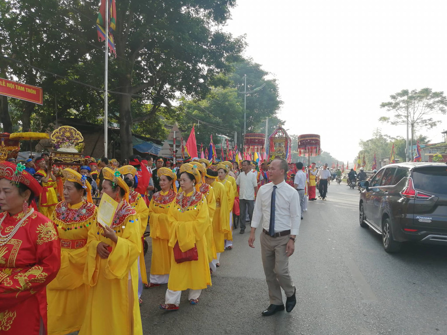 Đội tế lễ của ba thôn trong lễ dâng hương. Ảnh: CTV Đội tế lễ của ba thôn trong lễ dâng hương. Ảnh: CTV