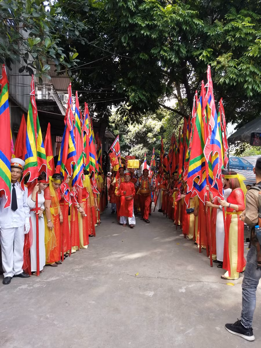 Đội tế lễ của ba thôn trong lễ dâng hương. Ảnh: CTV