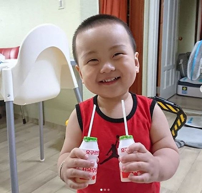 Bé trai gây sốt với hàng nghìn biểu cảm dễ thương, ai xem cũng phải bật cười ảnh 2 be trai gay sot voi hang nghin bieu cam de thuong, ai xem cung khong nhin duoc cuoi - 4