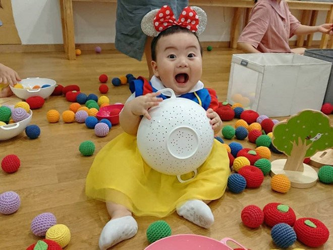 Bé trai gây sốt với hàng nghìn biểu cảm dễ thương, ai xem cũng phải bật cười ảnh 18 be trai gay sot voi hang nghin bieu cam de thuong, ai xem cung khong nhin duoc cuoi - 20