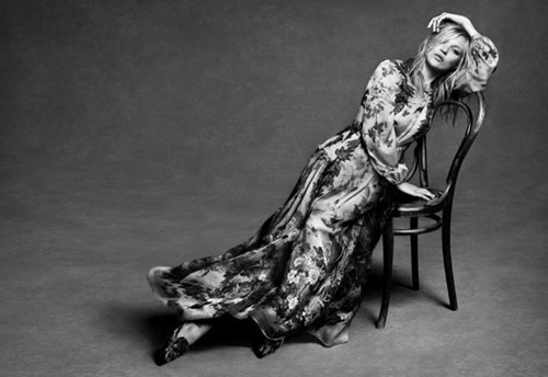 Kate Moss trở lại ấn tượng trong bộ ảnh đen trắng ảnh 7 Kate Moss trở lại ấn tượng trong bộ ảnh đen trắng - ảnh 7