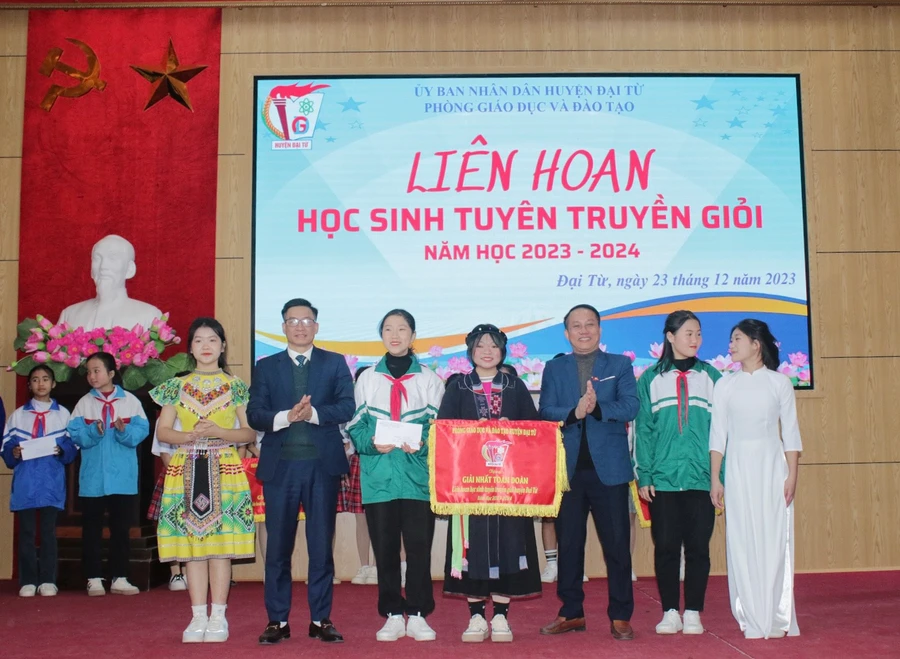 Sôi nổi liên hoan học sinh tuyên truyền giỏi huyện Đại Từ.