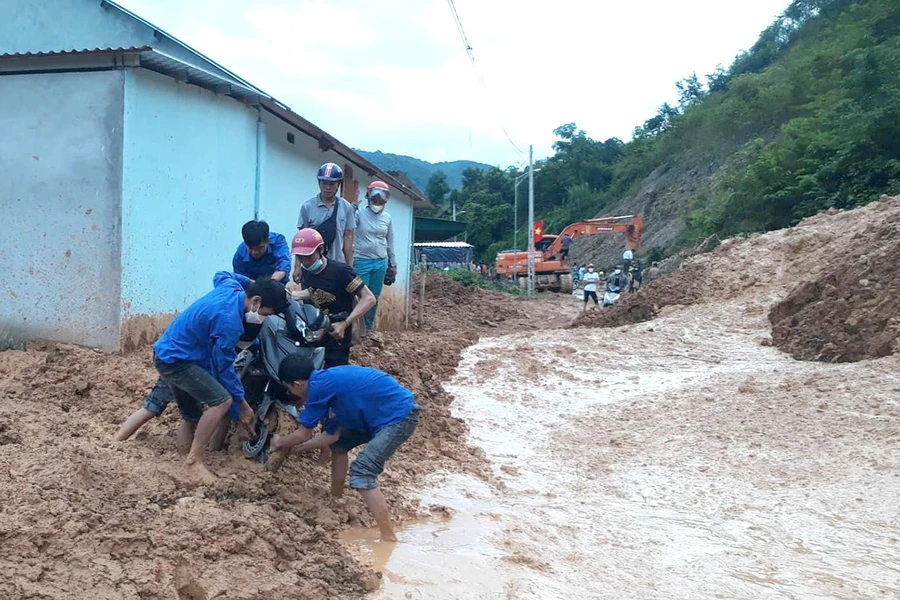 Điểm sạt lở tại bản Xiêng Thù, xã Chiêu Lưu (huyện Kỳ Sơn, Nghệ An).