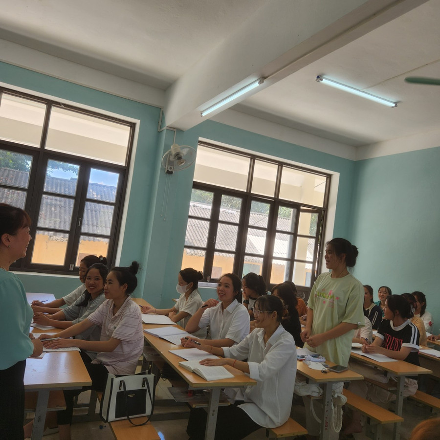 Các chế độ chính sách, sự quan tâm hỗ trợ từ phía nhà trường sẽ giúp cho những sinh viên người DTTS có động lực vươn lên đạt nhiều thành tích cao trong học tập, rèn luyện. Các chế độ chính sách, sự quan tâm hỗ trợ từ phía nhà trường sẽ giúp cho những sinh viên người DTTS có động lực vươn lên đạt nhiều thành tích cao trong học tập, rèn luyện.