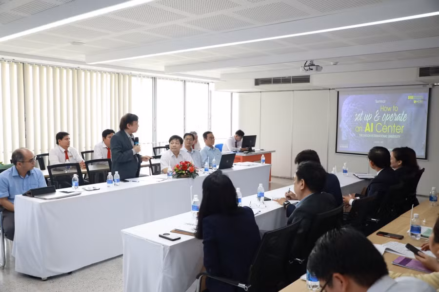 SIU đầu tư phát triển Trung tâm Dữ liệu &amp; Trí tuệ nhân tạo phục vụ nhu cầu đào tạo và nghiên cứu ứng dụng. (Ảnh: Hội thảo “How to set up &amp; Operate an AI Center - The Saigon International University”)