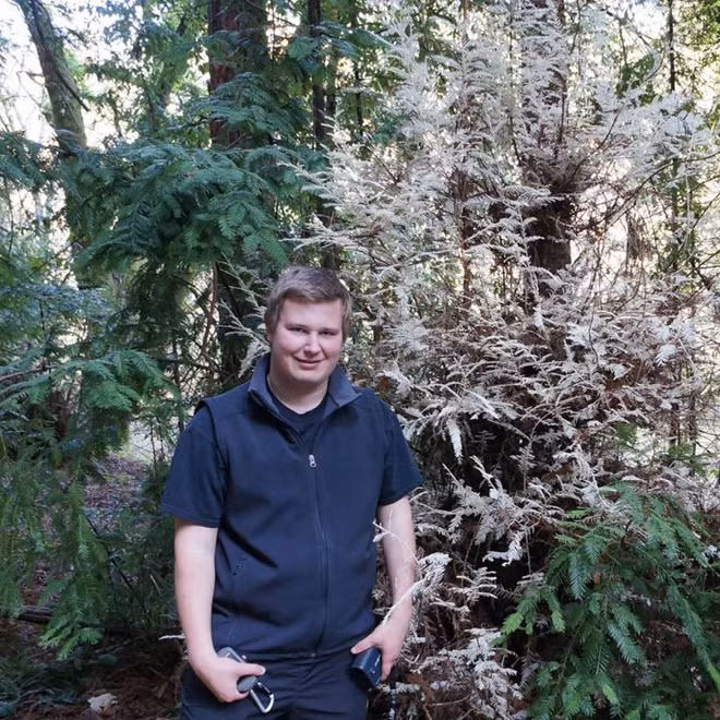 Bí ẩn loài cây ma không cần quang hợp khiến các nhà khoa học đau đầu suốt 100 năm qua - Ảnh 1.