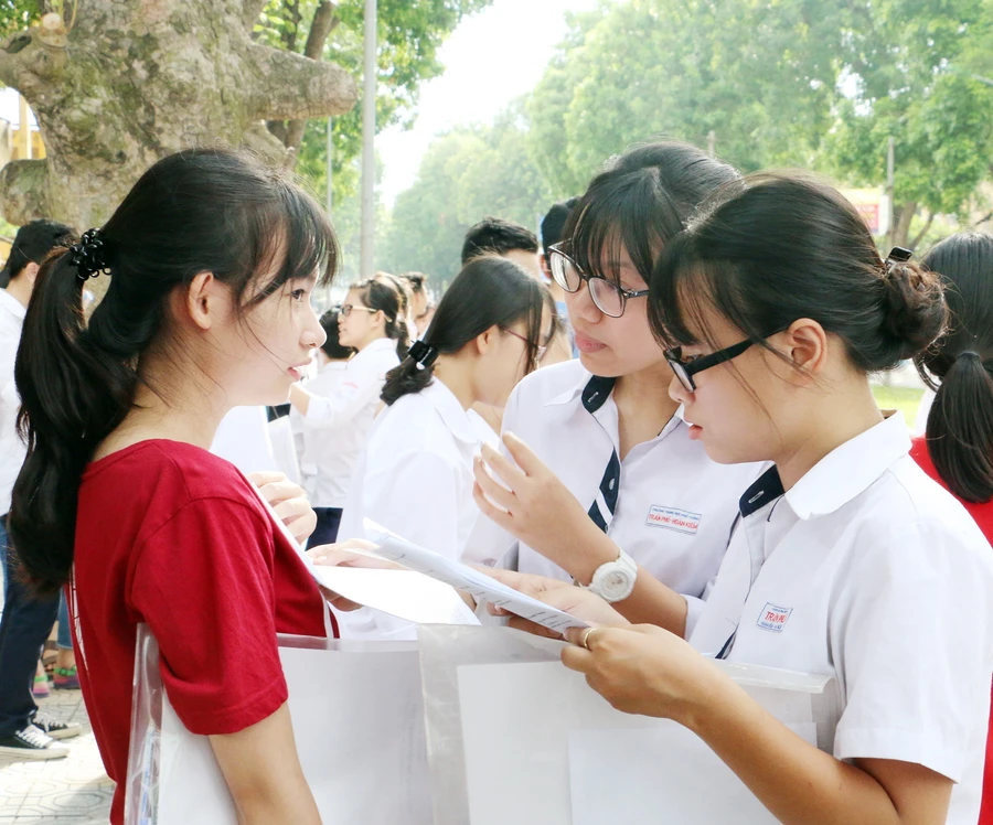 Các địa phương cùng nỗ lực chuẩn bị cho Kỳ thi THPT quốc gia diễn ra an toàn, nghiêm túc, đúng quy chế. Ảnh Cao Từ