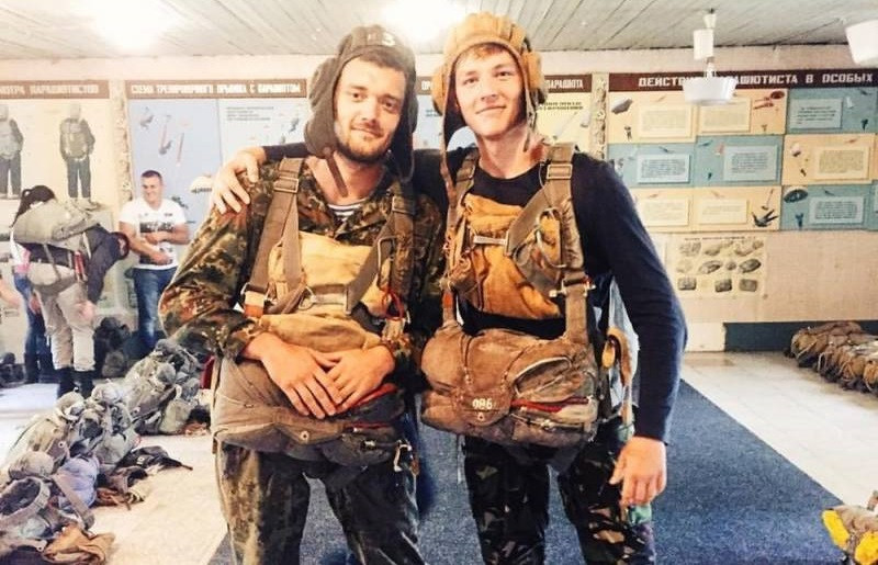 Nikolai Myalkovsky (bên phải) là công dân Ba Lan gốc Ukraine