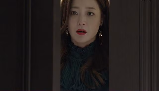 nho thu ky nam "quan" chong, vo kinh hai phat hien bi mat dong troi sau khe cua hinh anh 1