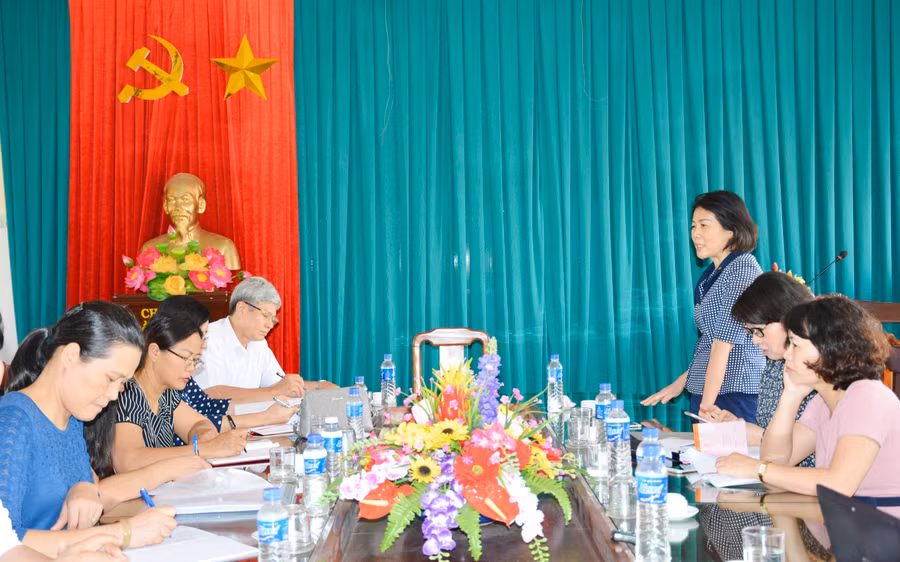 Đoàn công tác của Bộ GD&ĐT do bà Nguyễn Thị Hiếu, Phó Vụ trưởng Vụ GD MN làm trưởng đoàn đã đi kiểm tra việc dạy trẻ khuyết tật tại Trường MN B Trực Đại