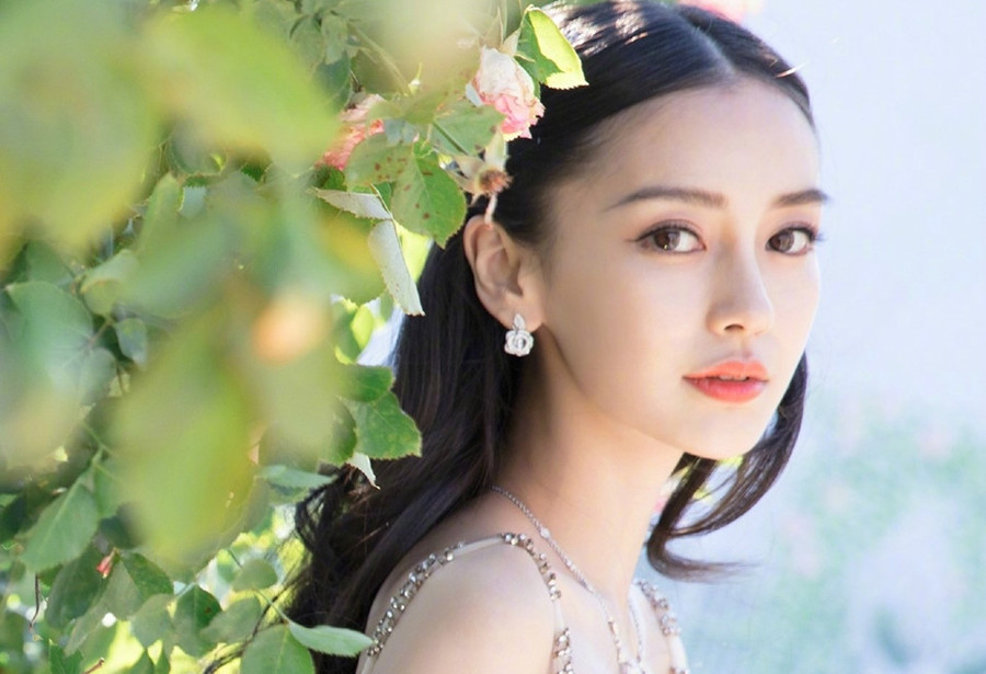 Những diễn viên Trung Quốc nổi tiếng chỉ nhờ quá đẹp hình ảnh 7  Nhung dien vien Trung Quoc noi tieng chi nho qua dep hinh anh 7