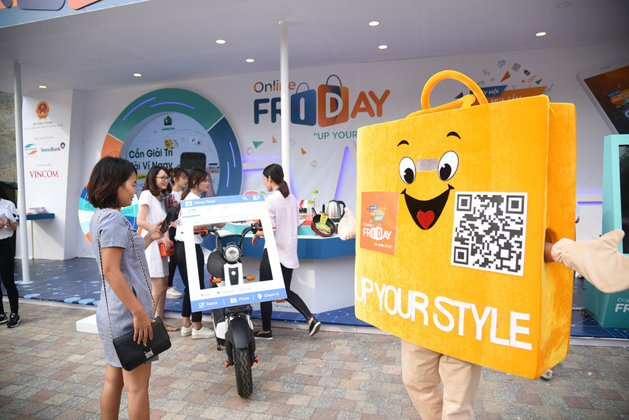 Ngày mua sắm trực tuyến (Black Friday) 2018 khẳng định “chất” của hàng Việt Ngày mua sắm trực tuyến (Black Friday) 2018 khẳng định “chất” của hàng Việt