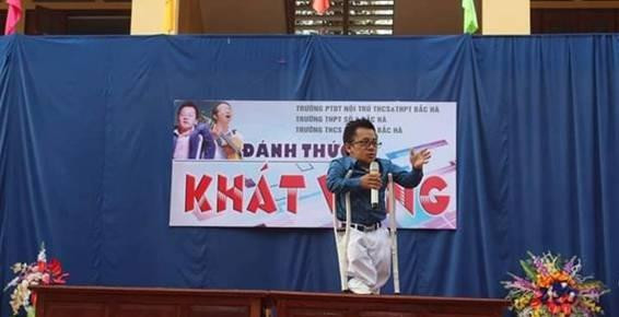 Sơn Lâm giao lưu và diễn thuyết trước thầy cô và học trò huyện Bắc Hà