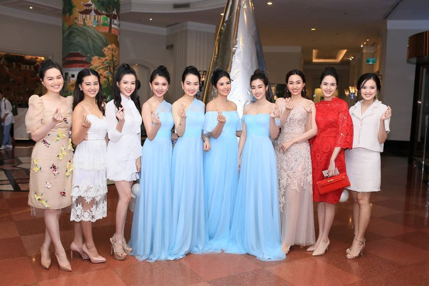 Ngắm dàn phù dâu toàn “tuyệt sắc giai nhân” trong đám cưới Á hậu Thanh Tú ảnh 4 Các phù dâu và khách mời đều là những người bạn vô cùng thân thiết của cô dâu Thanh Tú.