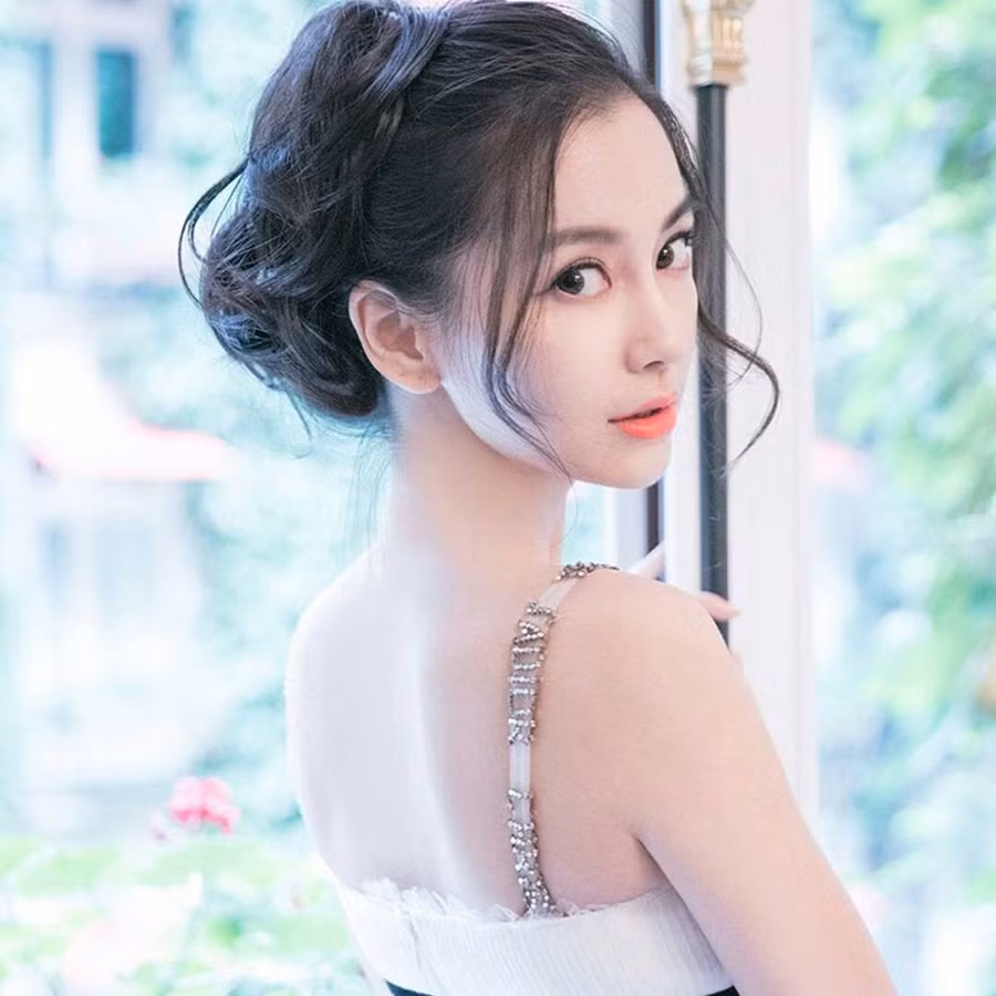 Nhung dien vien Trung Quoc noi tieng chi nho qua dep hinh anh 9