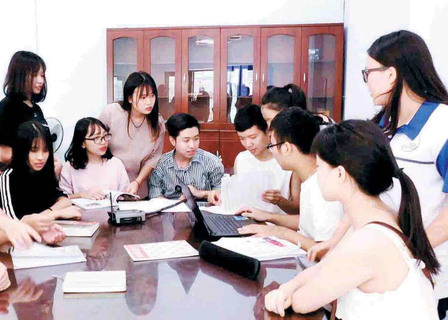 CNTT giúp người học xóa khoảng cách không gian và thời gian CNTT giúp người học xóa khoảng cách không gian và thời gian