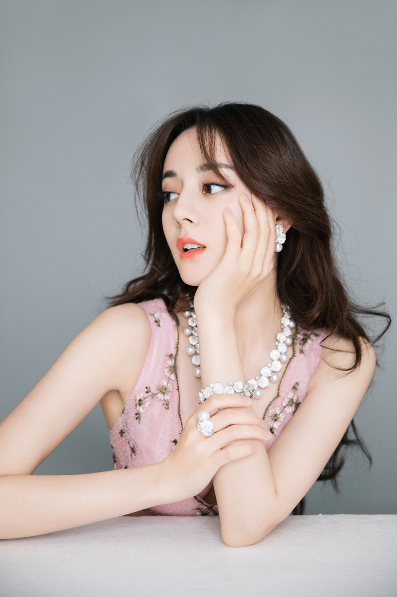 Những diễn viên Trung Quốc nổi tiếng chỉ nhờ quá đẹp hình ảnh 6  Nhung dien vien Trung Quoc noi tieng chi nho qua dep hinh anh 6
