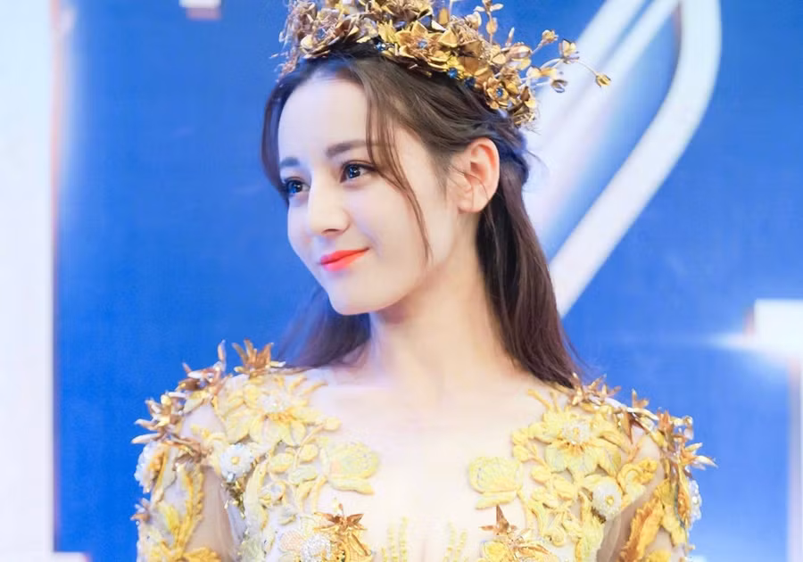 Nhung dien vien Trung Quoc noi tieng chi nho qua dep hinh anh 4