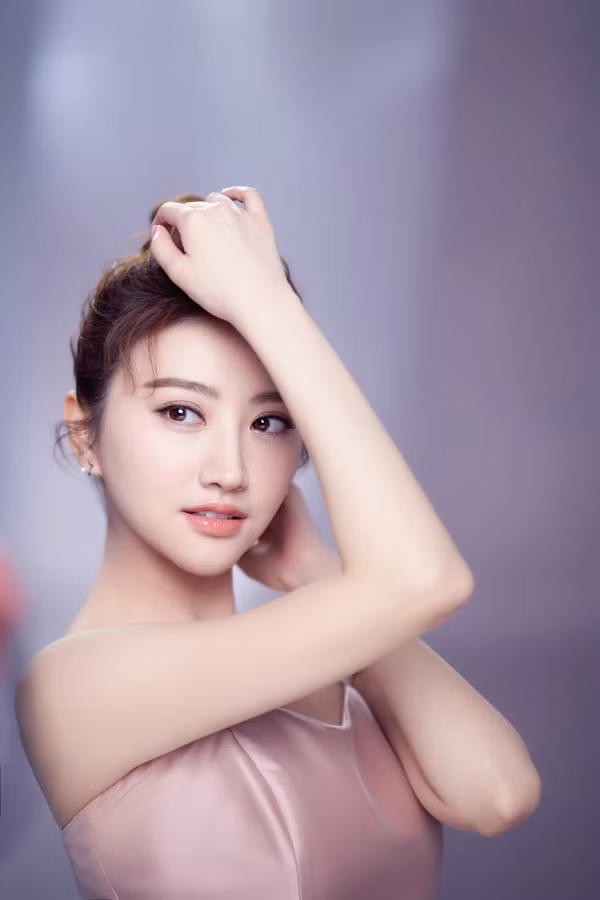 Nhung dien vien Trung Quoc noi tieng chi nho qua dep hinh anh 15