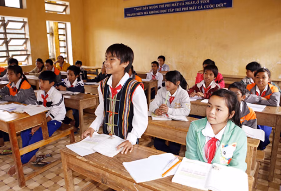 Trong giờ học của HS đồng bào dân tộc thiểu số Tây Nguyên