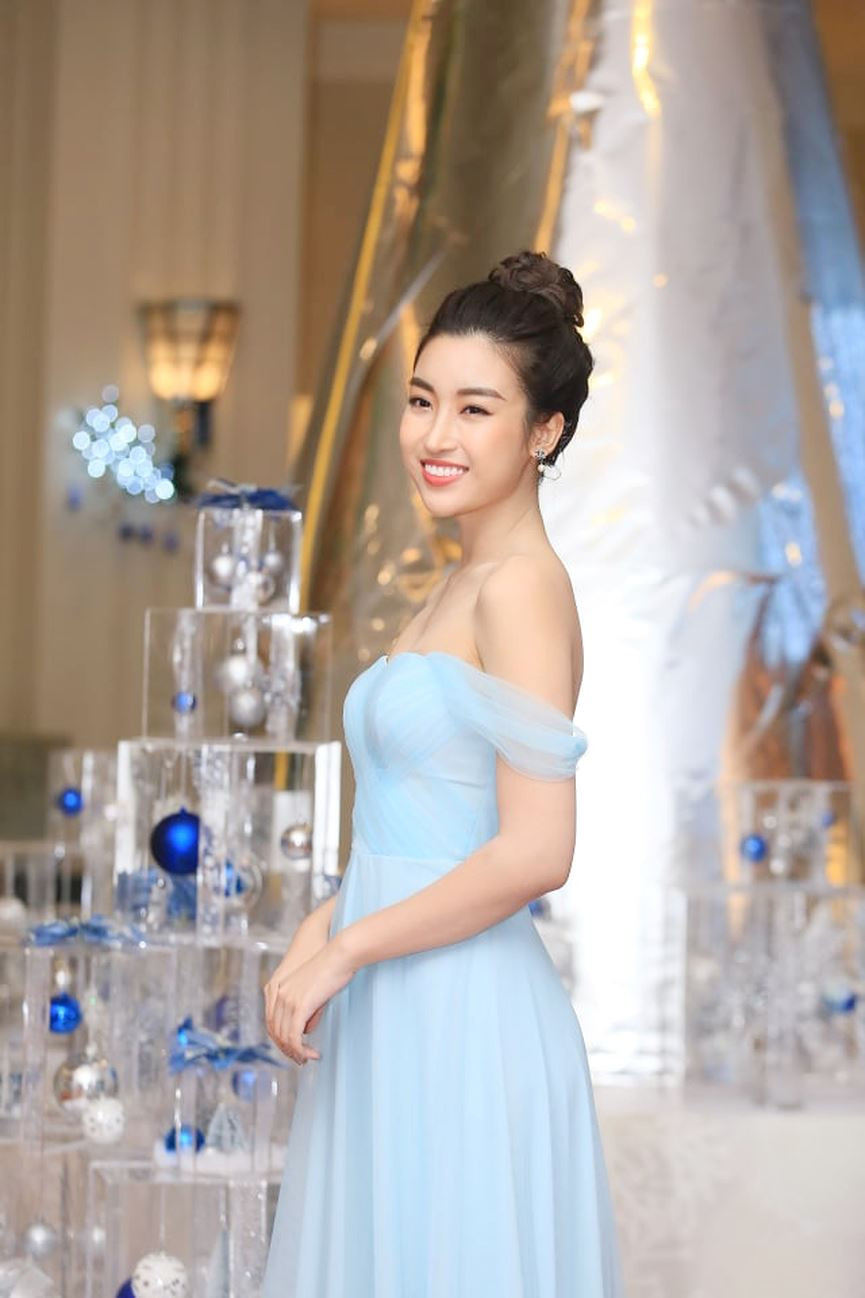 Ngắm dàn phù dâu toàn “tuyệt sắc giai nhân” trong đám cưới Á hậu Thanh Tú ảnh 10 Hoa hậu Mỹ Linh xinh đẹp trong bộ váy cúp
