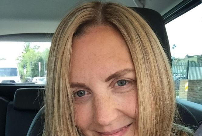 Trông vẻ ngoài bình thường, nhưng Pam luôn khổ sở vì những âm thanh cô nghe được bên trong cơ thể mình.