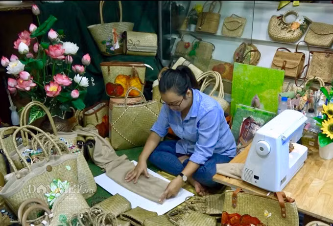 bo suu tap tui xach thoi trang "khung" tu co dai cua 8x dong thap hinh anh 7