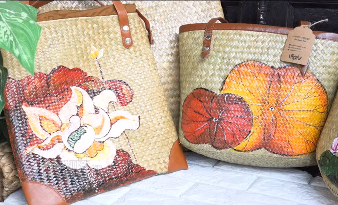 bo suu tap tui xach thoi trang "khung" tu co dai cua 8x dong thap hinh anh 6