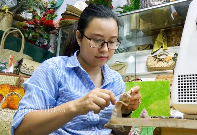 bo suu tap tui xach thoi trang "khung" tu co dai cua 8x dong thap hinh anh 9