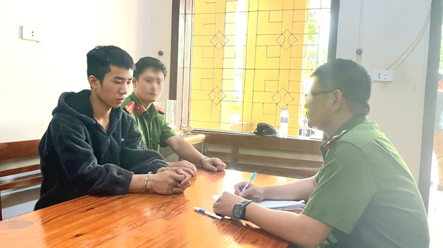 Cơ quan công an làm việc với nghi phạm Lữ Văn Khánh. Cơ quan công an làm việc với nghi phạm Lữ Văn Khánh.