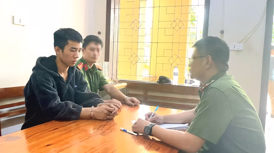 Cơ quan công an làm việc với nghi phạm Lữ Văn Khánh.