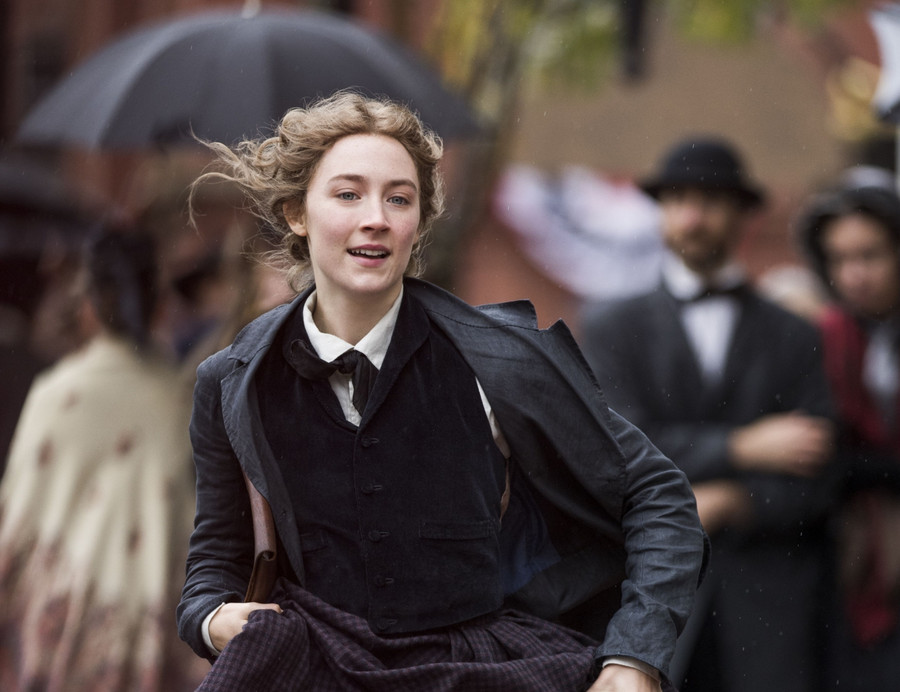 Một cảnh quay của Saoirse Ronan trong phim Little Women.