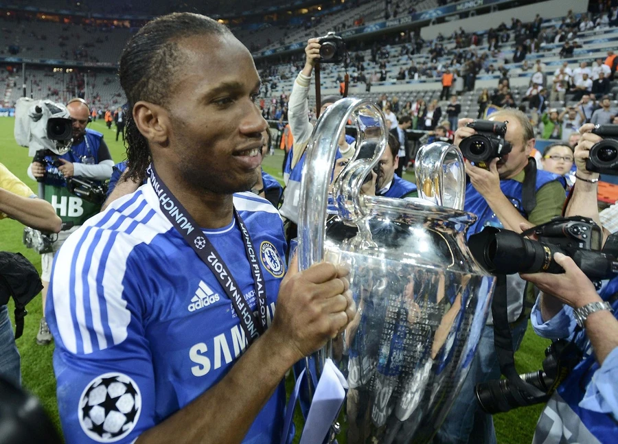 Drogba đã trải qua nhiều khó khăn để trở thành ngôi sao lớn của bóng đá thế giới.