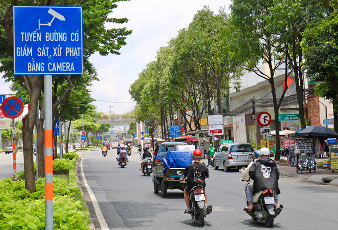 Biển cảnh báo ghi hình phạt nguội qua camera trên đường Điện Biên Phủ, quận Bình Thạnh, hồi tháng 10. Ảnh: Gia Minh.