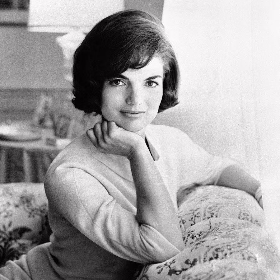 Jacqueline Kennedy Onassis (1929 – 1994).