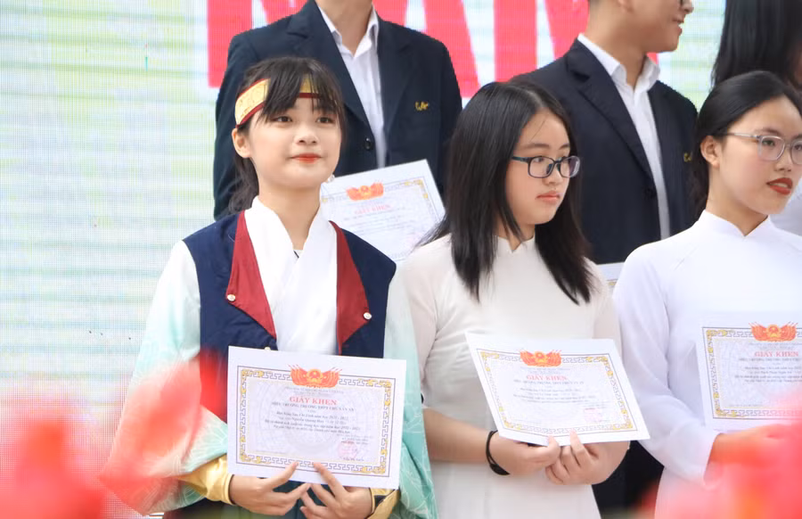 Hà Nội: Trường THPT Chu Văn An tổ chức lễ bế giảng năm học 2021-2022 ảnh 4