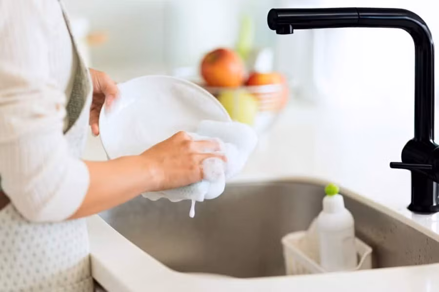 Bất kể mớ hỗn độn lớn hay nhỏ, điều quan trọng là bạn phải loại bỏ nó trước khi bắt đầu nấu nướng hoặc chuẩn bị bữa ăn. (Ảnh: ITN).