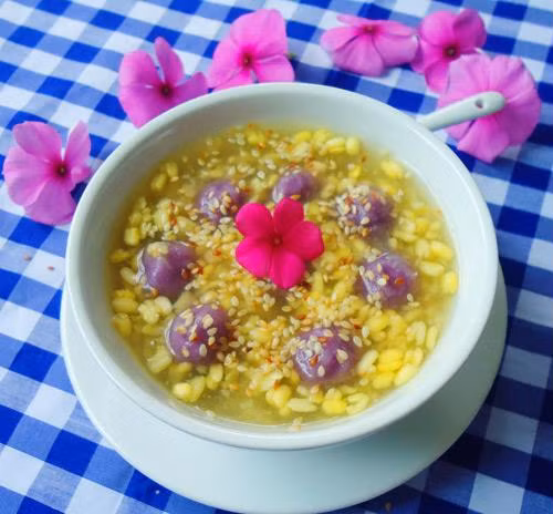 Cách nấu chè đậu xanh khoai lang tím thanh mát, thơm bùi