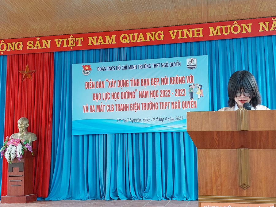Diễn đàn "Xây dựng tình bạn đẹp, nói không với bạo lực học đường" năm học 2022-2023 tại trường THPT Ngô Quyền. Diễn đàn "Xây dựng tình bạn đẹp, nói không với bạo lực học đường" năm học 2022-2023 tại trường THPT Ngô Quyền.
