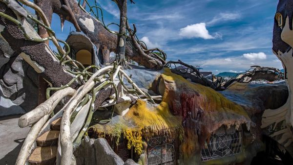 Vén màn câu chuyện đằng sau "Biệt thự quái dị" ở Đà Lạt dưới lăng kính của CNN ảnh 1 Vén màn câu chuyện đằng sau "Biệt thự quái dị" ở Đà Lạt dưới lăng kính của CNN ảnh 1