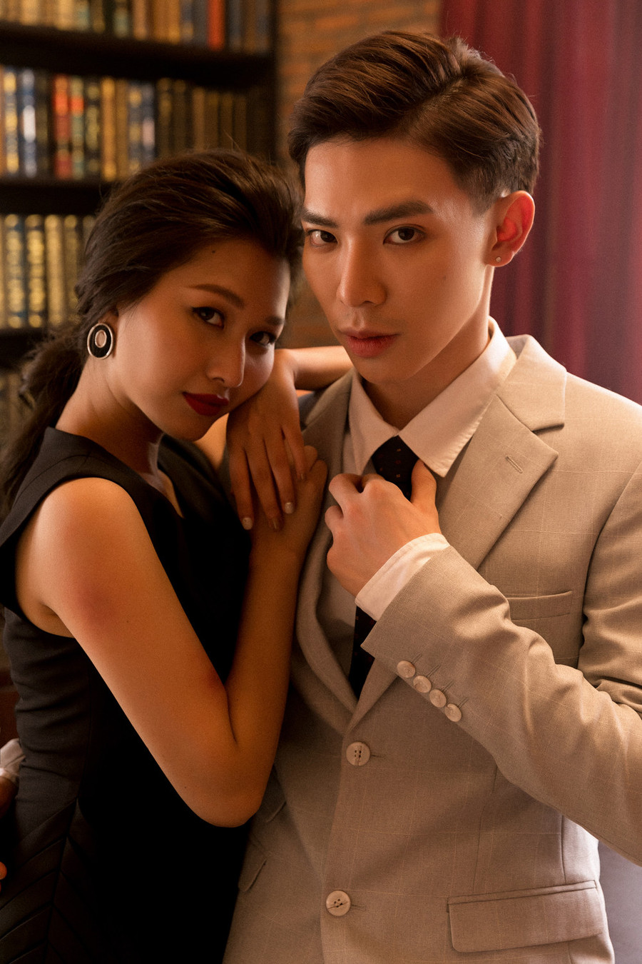 MV Có tất cả nhưng thiếu anh được cho là sản phẩm táo bạo nhất của Erik từ trước đến nay. Ảnh: quiznhe. MV Có tất cả nhưng thiếu anh được cho là sản phẩm táo bạo nhất của Erik từ trước đến nay. Ảnh: quiznhe.