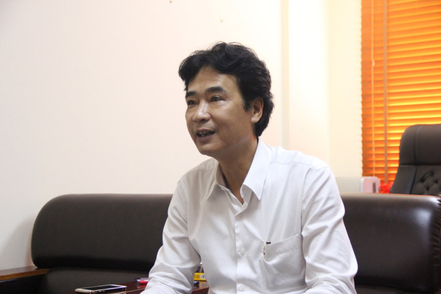 “Các địa phương đã thực hiện việc sắp xếp, dồn dịch điểm trường rất tốt. Qua một năm cho thấy, số trường trong cả nước trung bình giảm xuống khoảng 3%, nhưng số phòng học vẫn tăng để đáp ứng nhu cầu học tập của HS. Tỷ lệ cán bộ nhân viên làm công tác quản lý, phục vụ cũng giảm khoảng 3%”. Ông Phạm Hùng Anh “Các địa phương đã thực hiện việc sắp xếp, dồn dịch điểm trường rất tốt. Qua một năm cho thấy, số trường trong cả nước trung bình giảm xuống khoảng 3%, nhưng số phòng học vẫn tăng để đáp ứng nhu cầu học tập của HS. Tỷ lệ cán bộ nhân viên làm công tác quản lý, phục vụ cũng giảm khoảng 3%”. Ông Phạm Hùng Anh