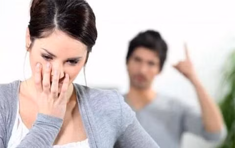  Anh kiên quyết rũ bỏ vợ con để đến với tình cũ (Ảnh minh họa) 