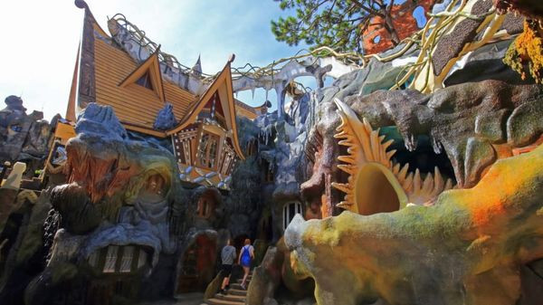 Vén màn câu chuyện đằng sau "Biệt thự quái dị" ở Đà Lạt dưới lăng kính của CNN ảnh 7 Vén màn câu chuyện đằng sau "Biệt thự quái dị" ở Đà Lạt dưới lăng kính của CNN ảnh 7