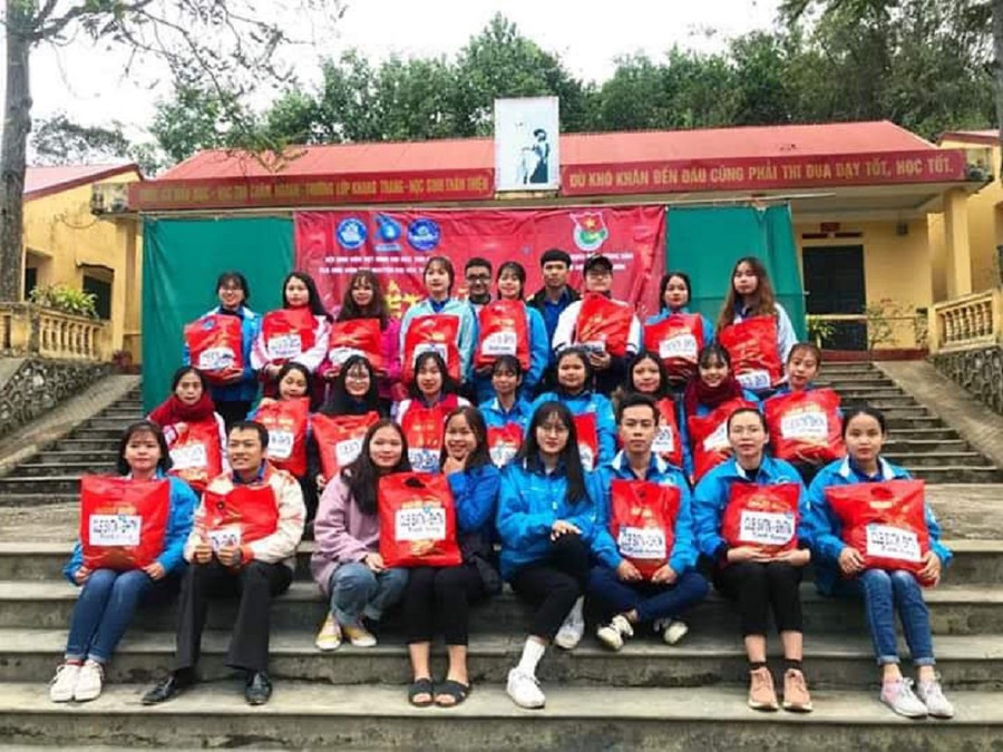 Mai Hương thường xuyên tham gia các hoạt động tình nguyện. Mai Hương thường xuyên tham gia các hoạt động tình nguyện.