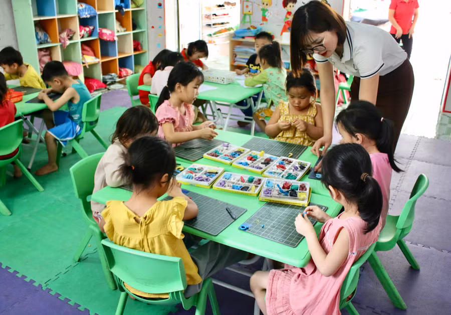 Duy trì sĩ số học sinh vùng DTTS và miền núi tới trường.