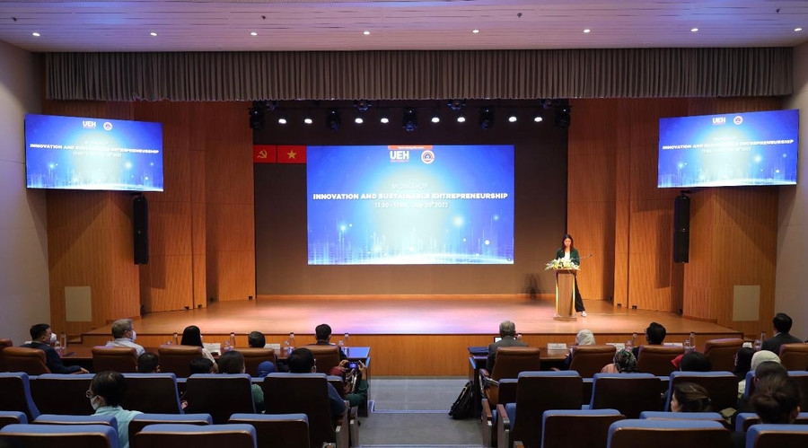 Quang cảnh hội thảo Quang cảnh hội thảo